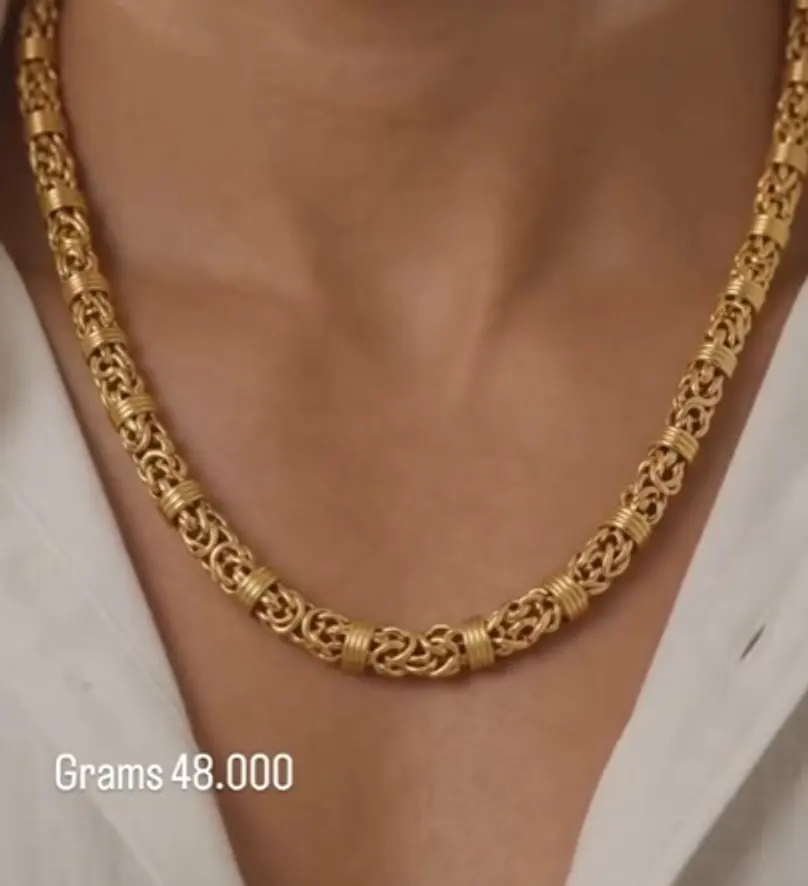 Byzantine link gold chain worn, captioned Grams 48.000