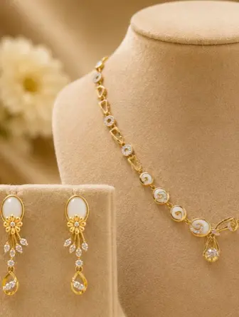 Delicate necklace with pearl drop earrings